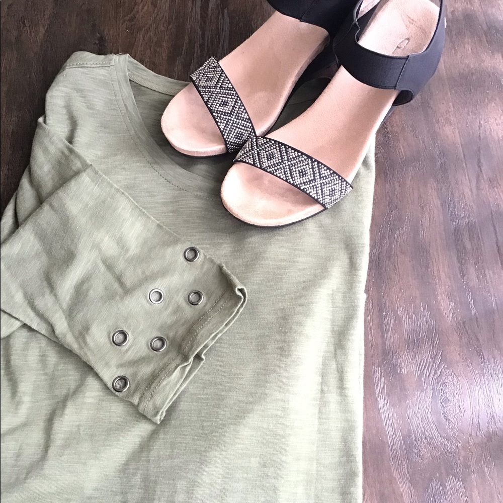 Stylish Top 👚 - Picture 2 of 6